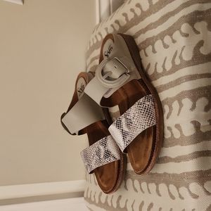Sofft Braye Leather Sandal w Snake-Print 9.5M